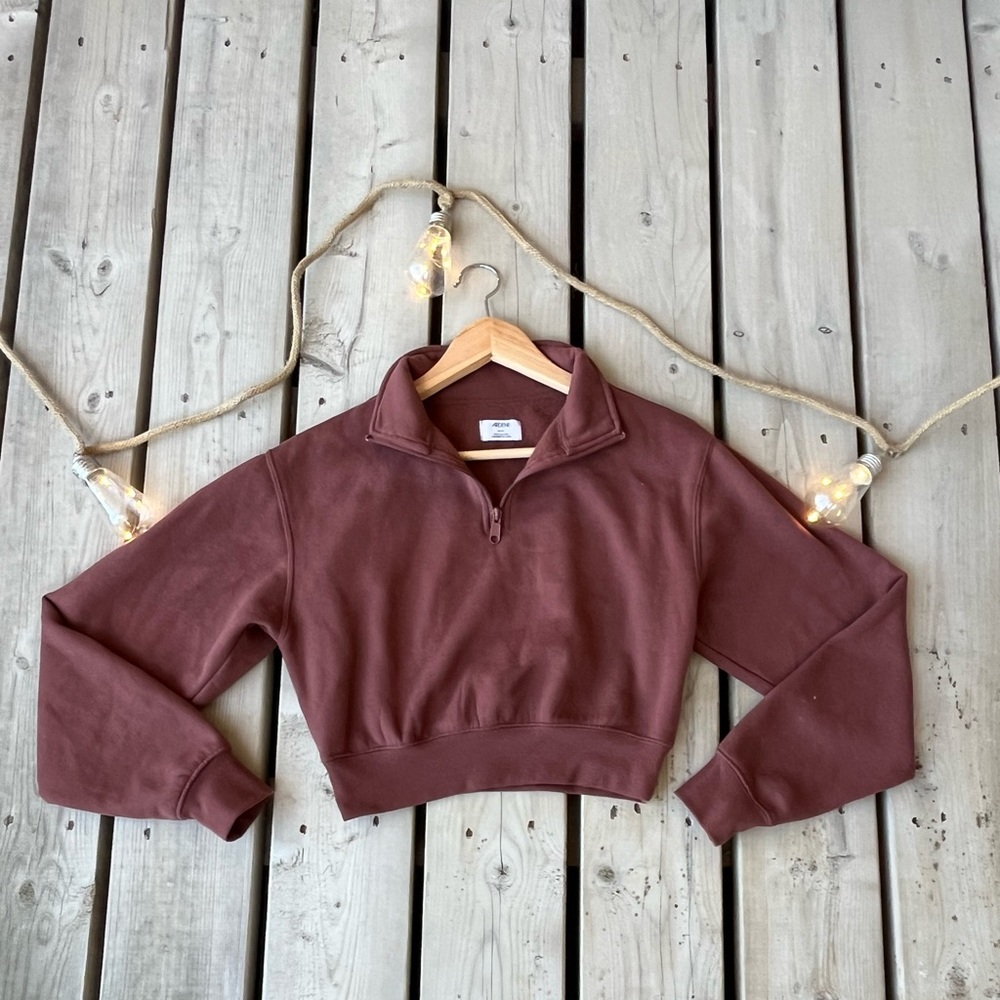 Brown cropped crew neck 🤎